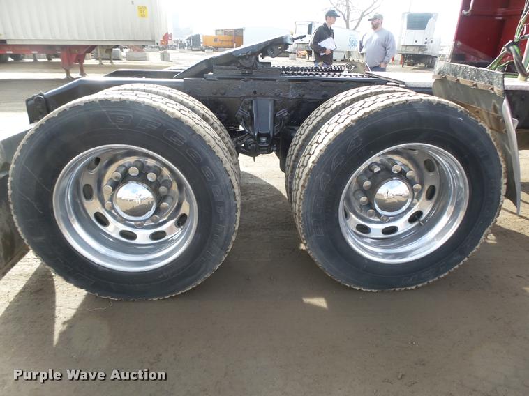 image for item DA0530 2009 Peterbilt 386 semi truck