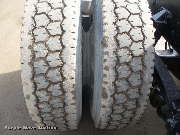 image for item DA0530 2009 Peterbilt 386 semi truck