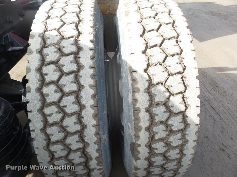 image for item DA0530 2009 Peterbilt 386 semi truck