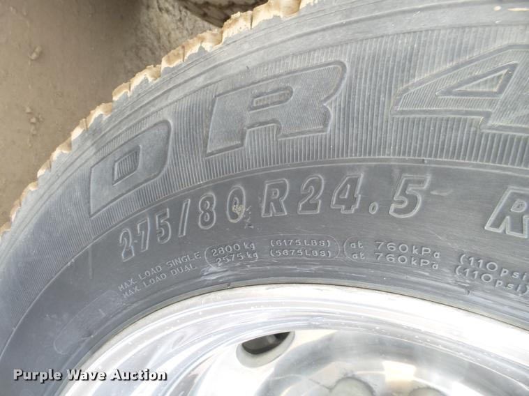 image for item DA0530 2009 Peterbilt 386 semi truck