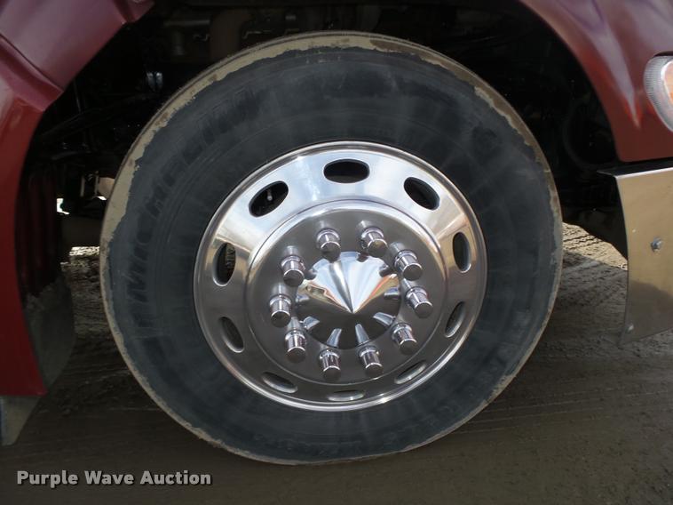 image for item DA0530 2009 Peterbilt 386 semi truck