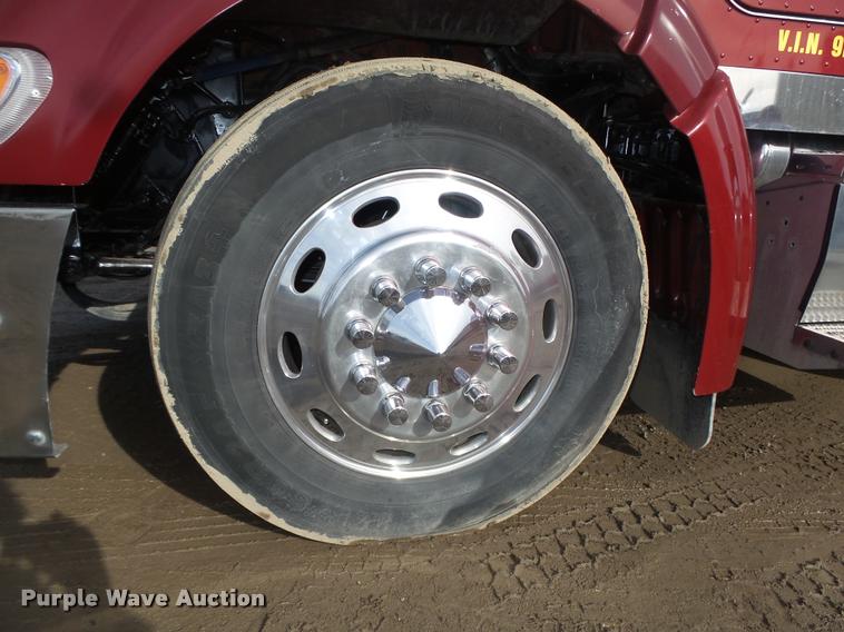 image for item DA0530 2009 Peterbilt 386 semi truck