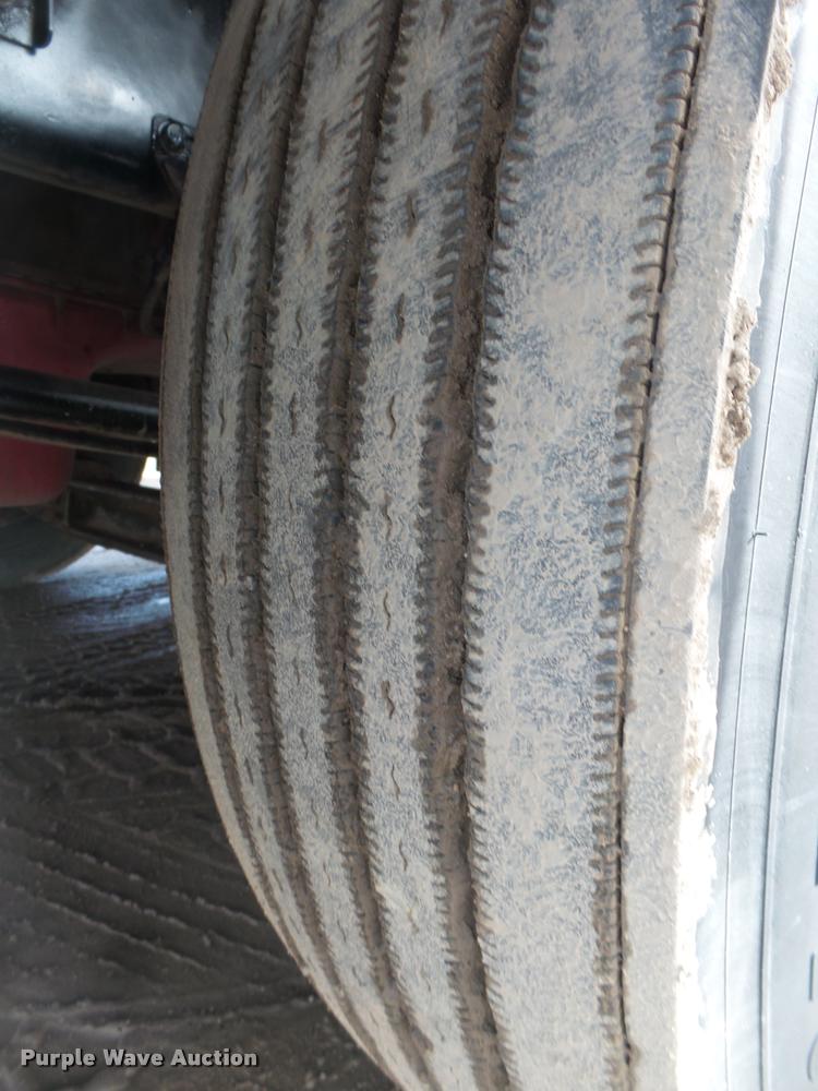 image for item DA0530 2009 Peterbilt 386 semi truck