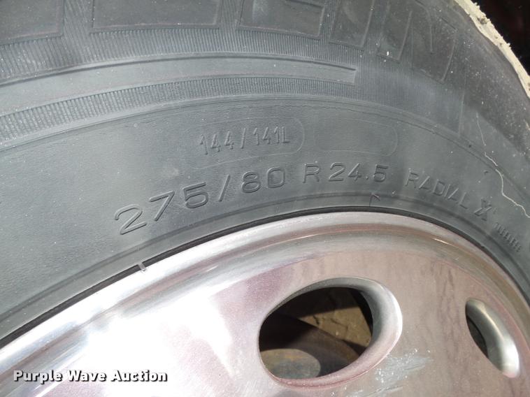 image for item DA0530 2009 Peterbilt 386 semi truck