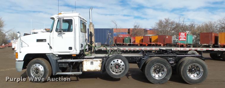 image for item DA0531 2003 Mack CH613 semi truck