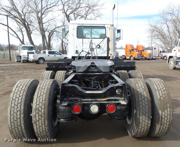 image for item DA0531 2003 Mack CH613 semi truck