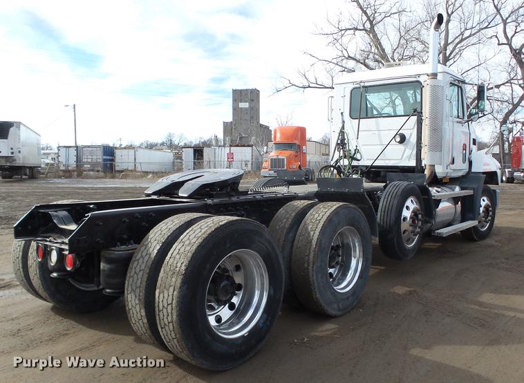 image for item DA0531 2003 Mack CH613 semi truck