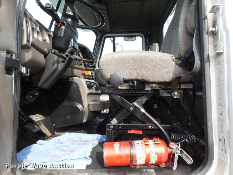 image for item DA0531 2003 Mack CH613 semi truck