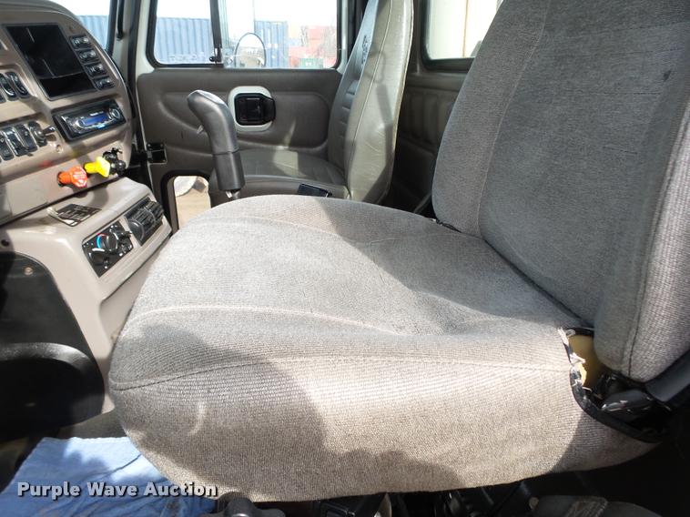 image for item DA0531 2003 Mack CH613 semi truck