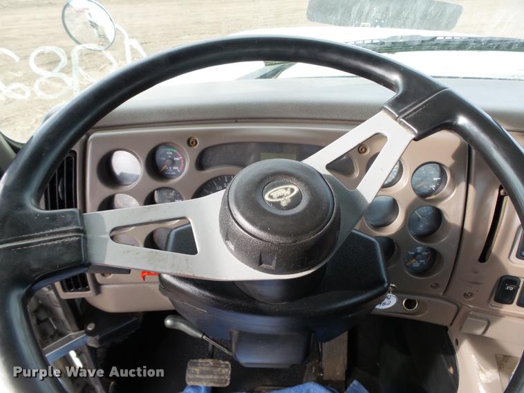 image for item DA0531 2003 Mack CH613 semi truck