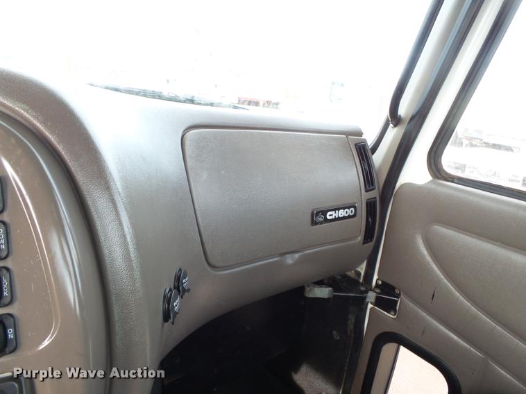 image for item DA0531 2003 Mack CH613 semi truck