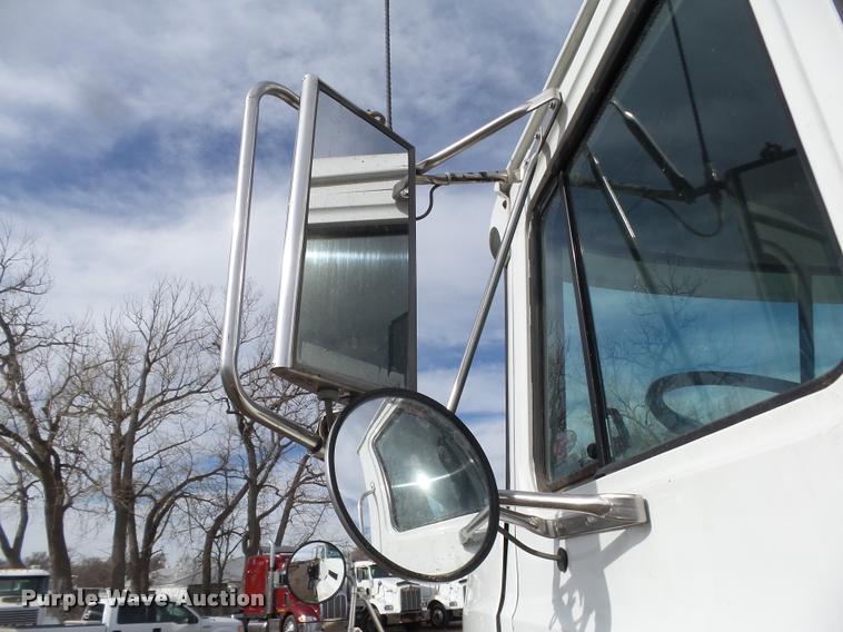 image for item DA0531 2003 Mack CH613 semi truck