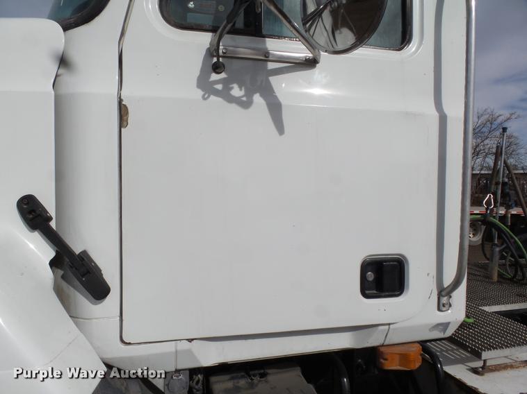 image for item DA0531 2003 Mack CH613 semi truck