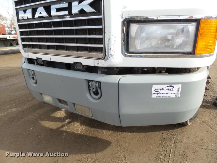 image for item DA0531 2003 Mack CH613 semi truck