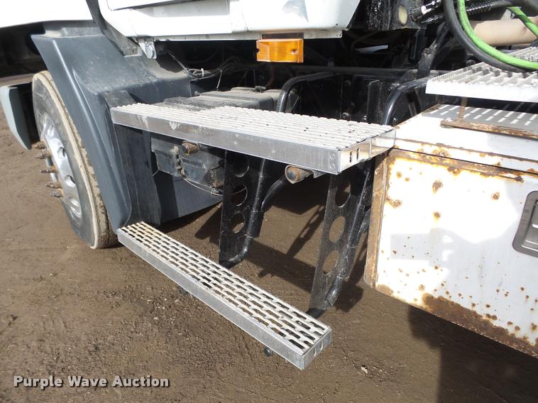 image for item DA0531 2003 Mack CH613 semi truck