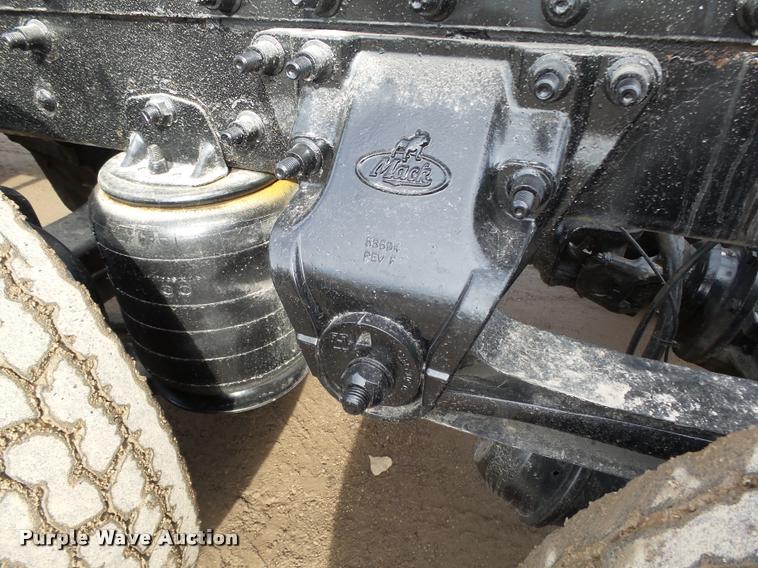 image for item DA0531 2003 Mack CH613 semi truck