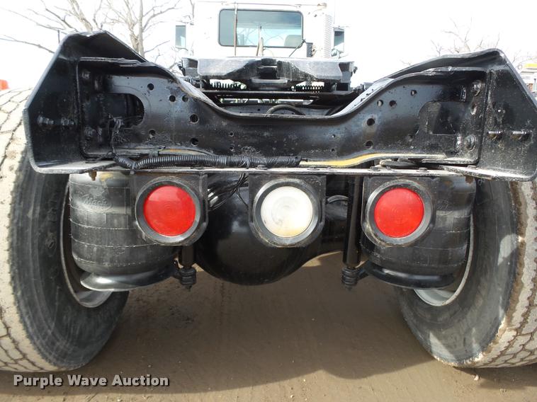 image for item DA0531 2003 Mack CH613 semi truck