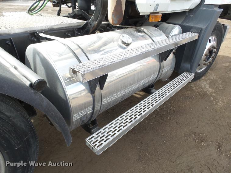 image for item DA0531 2003 Mack CH613 semi truck