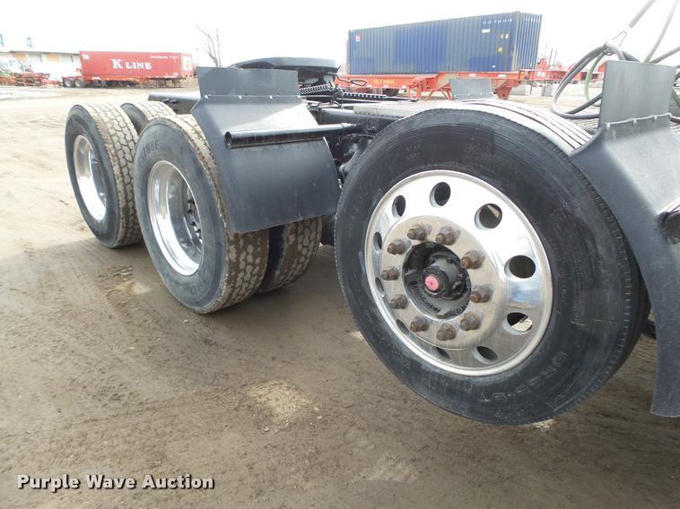 image for item DA0531 2003 Mack CH613 semi truck