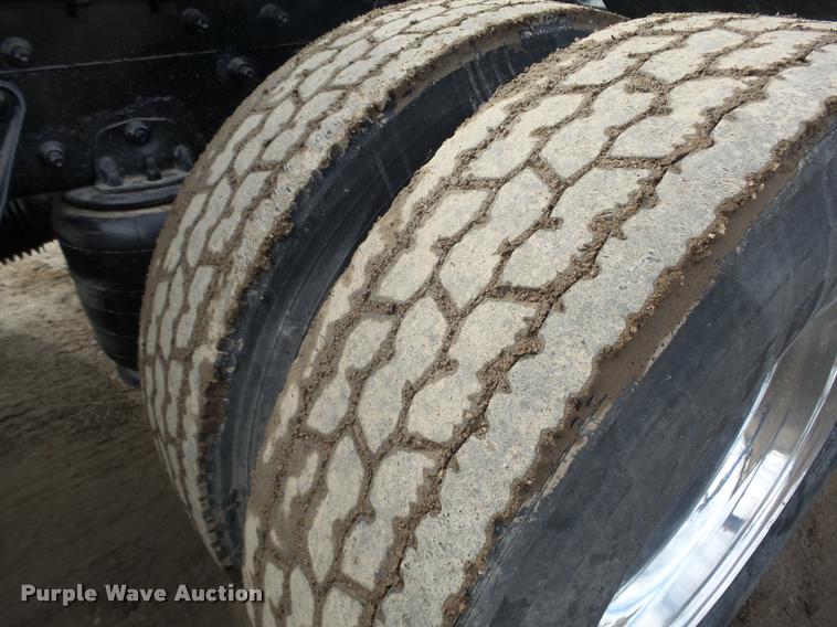 image for item DA0531 2003 Mack CH613 semi truck