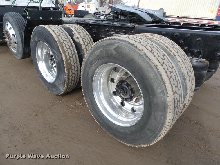 image for item DA0531 2003 Mack CH613 semi truck