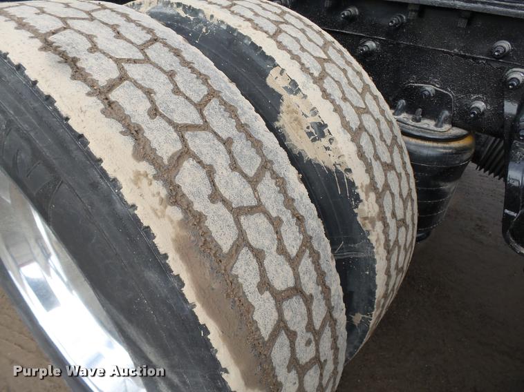 image for item DA0531 2003 Mack CH613 semi truck