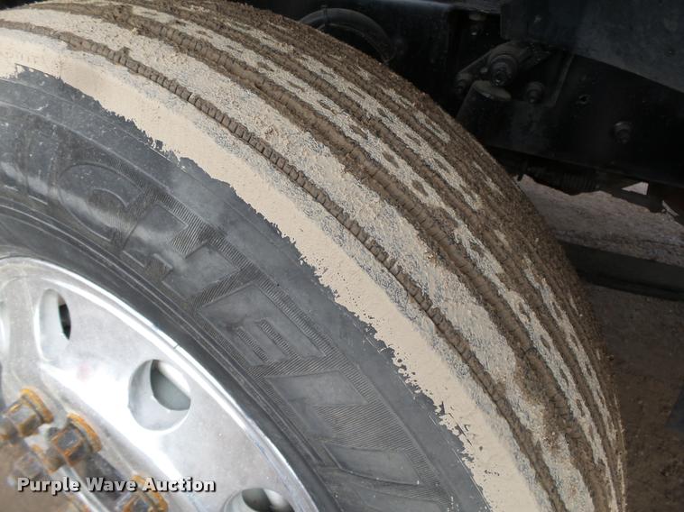 image for item DA0531 2003 Mack CH613 semi truck