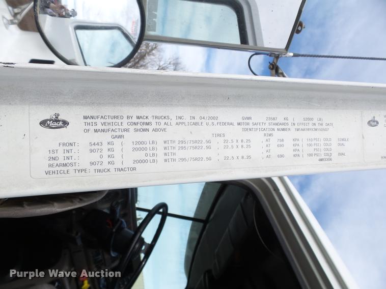 image for item DA0531 2003 Mack CH613 semi truck