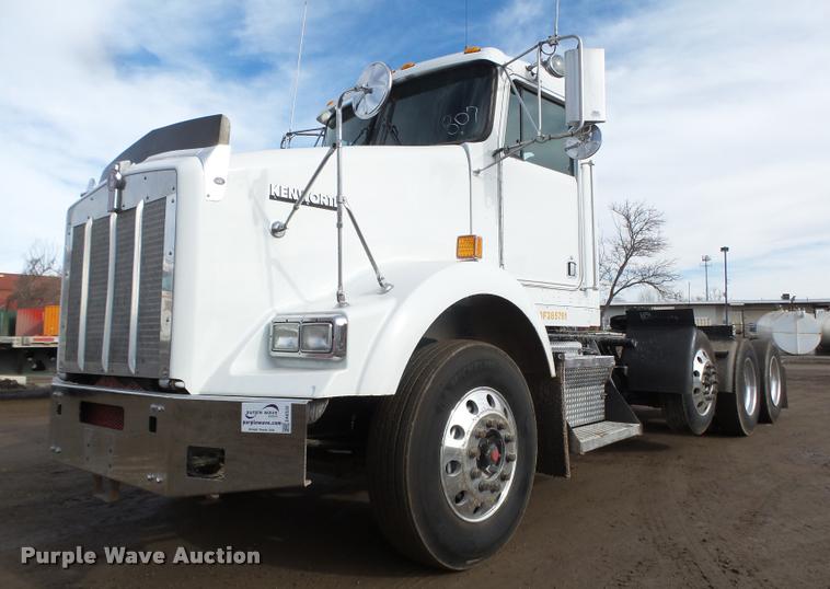 image for item DA0532 2003 Kenworth T800 semi truck