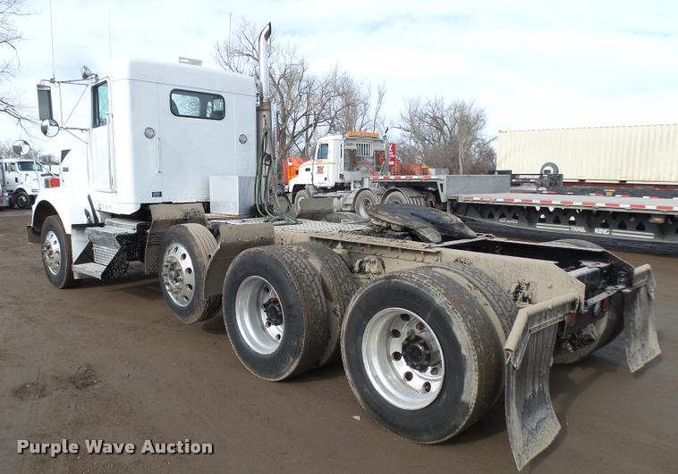 image for item DA0532 2003 Kenworth T800 semi truck