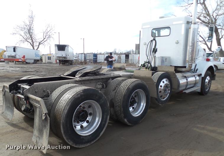image for item DA0532 2003 Kenworth T800 semi truck
