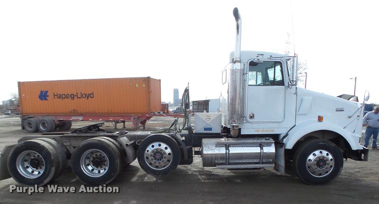 image for item DA0532 2003 Kenworth T800 semi truck