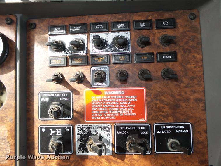 image for item DA0532 2003 Kenworth T800 semi truck