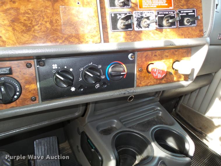 image for item DA0532 2003 Kenworth T800 semi truck