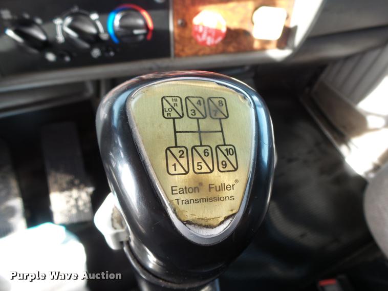 image for item DA0532 2003 Kenworth T800 semi truck