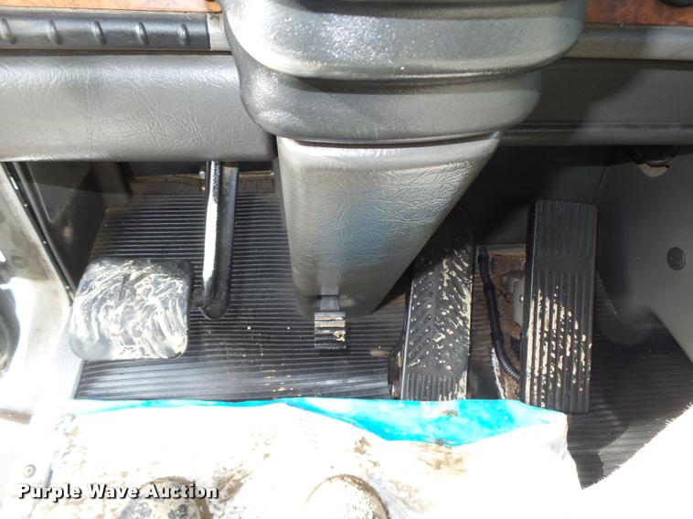 image for item DA0532 2003 Kenworth T800 semi truck