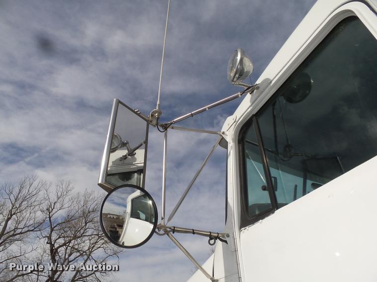 image for item DA0532 2003 Kenworth T800 semi truck