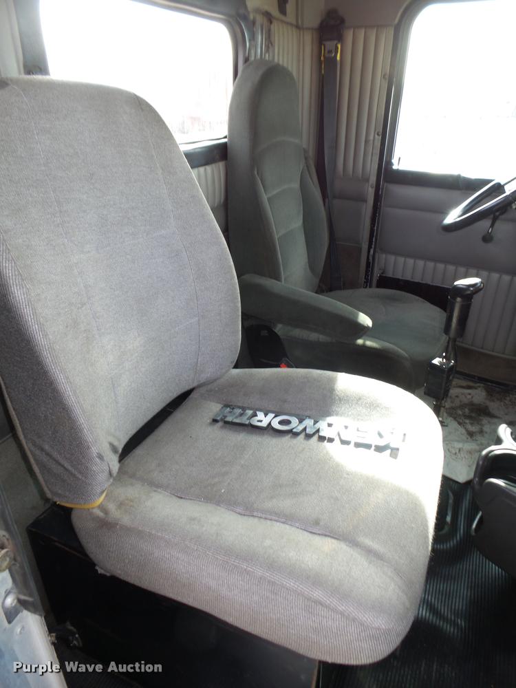 image for item DA0532 2003 Kenworth T800 semi truck