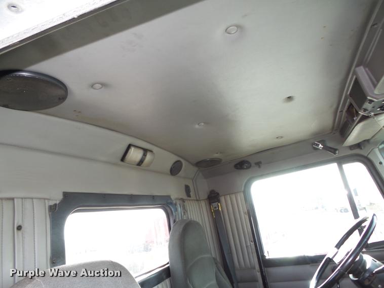 image for item DA0532 2003 Kenworth T800 semi truck