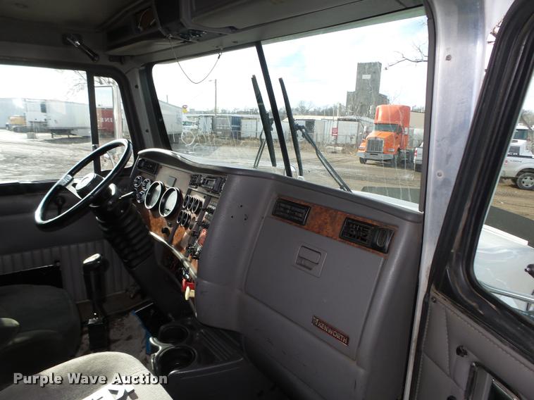 image for item DA0532 2003 Kenworth T800 semi truck