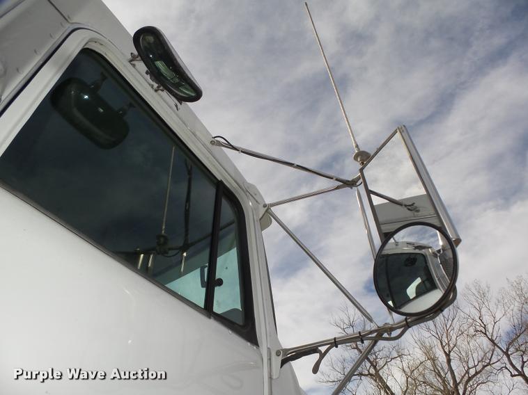 image for item DA0532 2003 Kenworth T800 semi truck