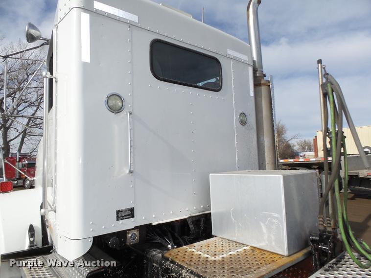 image for item DA0532 2003 Kenworth T800 semi truck