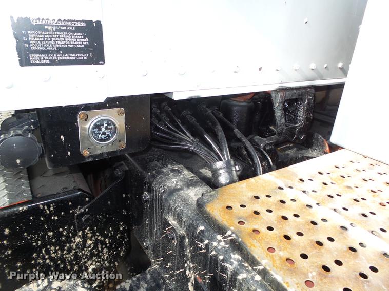 image for item DA0532 2003 Kenworth T800 semi truck