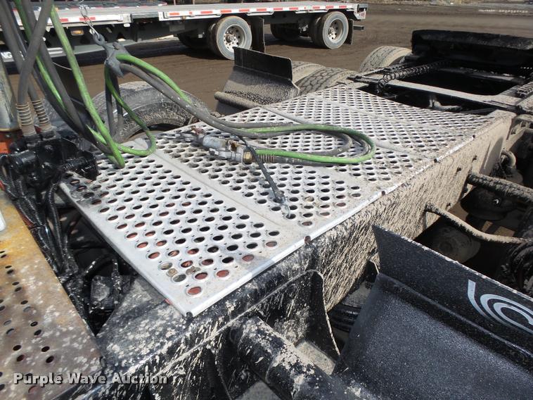 image for item DA0532 2003 Kenworth T800 semi truck