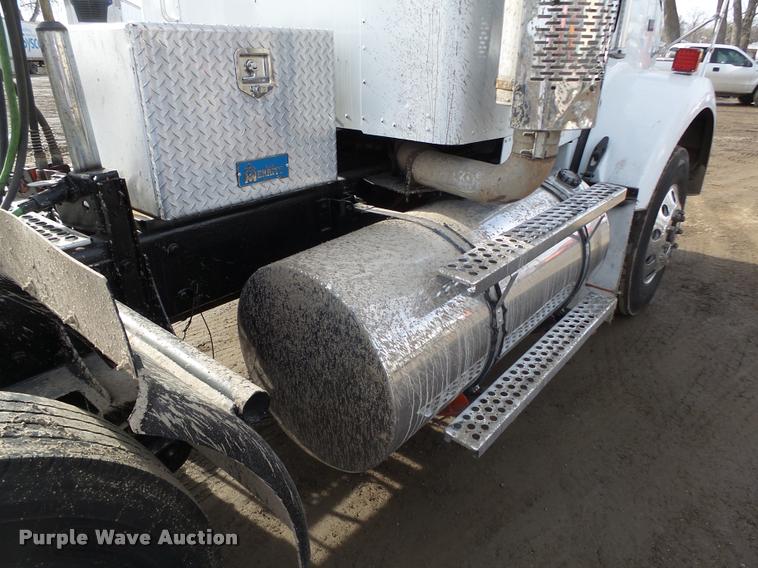 image for item DA0532 2003 Kenworth T800 semi truck