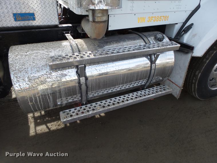 image for item DA0532 2003 Kenworth T800 semi truck