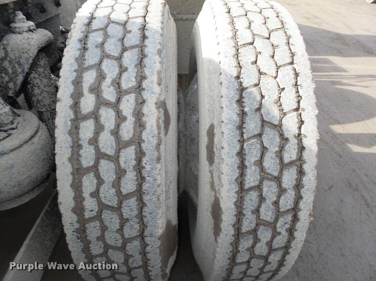 image for item DA0532 2003 Kenworth T800 semi truck