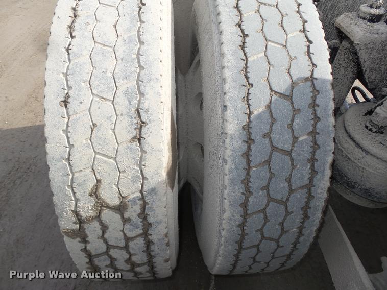 image for item DA0532 2003 Kenworth T800 semi truck