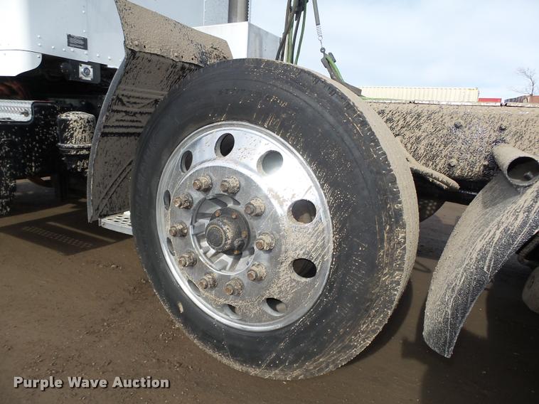 image for item DA0532 2003 Kenworth T800 semi truck