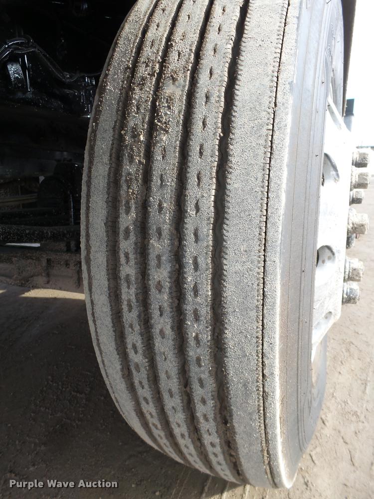 image for item DA0532 2003 Kenworth T800 semi truck